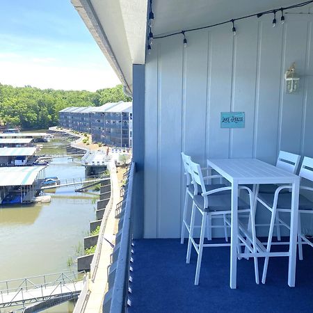 B Lakefront! Remodeled, Boat Slip, Patio Views, Pool, Boat Ramp, Wifi Osage Beach Luaran gambar