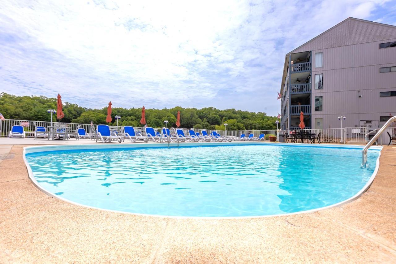 B Lakefront! Remodeled, Boat Slip, Patio Views, Pool, Boat Ramp, Wifi Osage Beach Luaran gambar