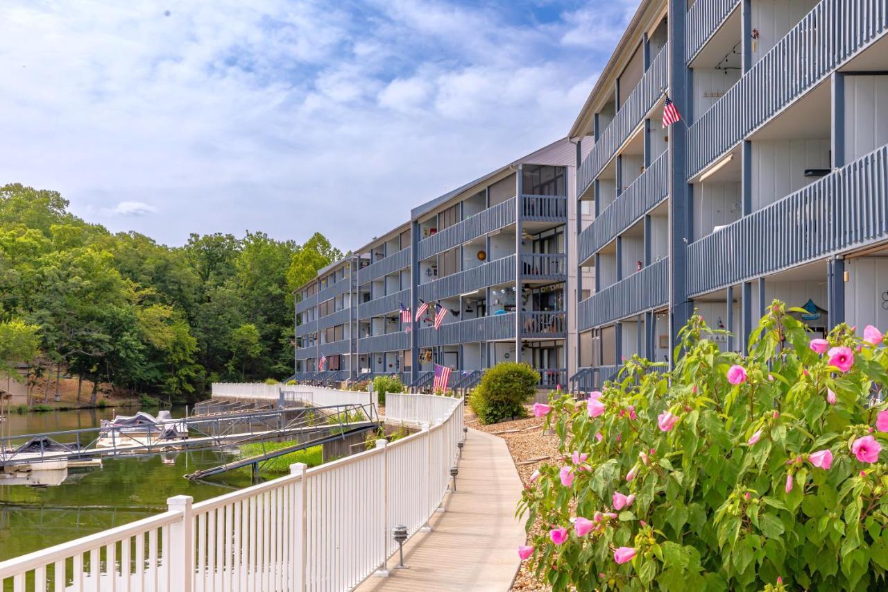 B Lakefront! Remodeled, Boat Slip, Patio Views, Pool, Boat Ramp, Wifi Osage Beach Luaran gambar