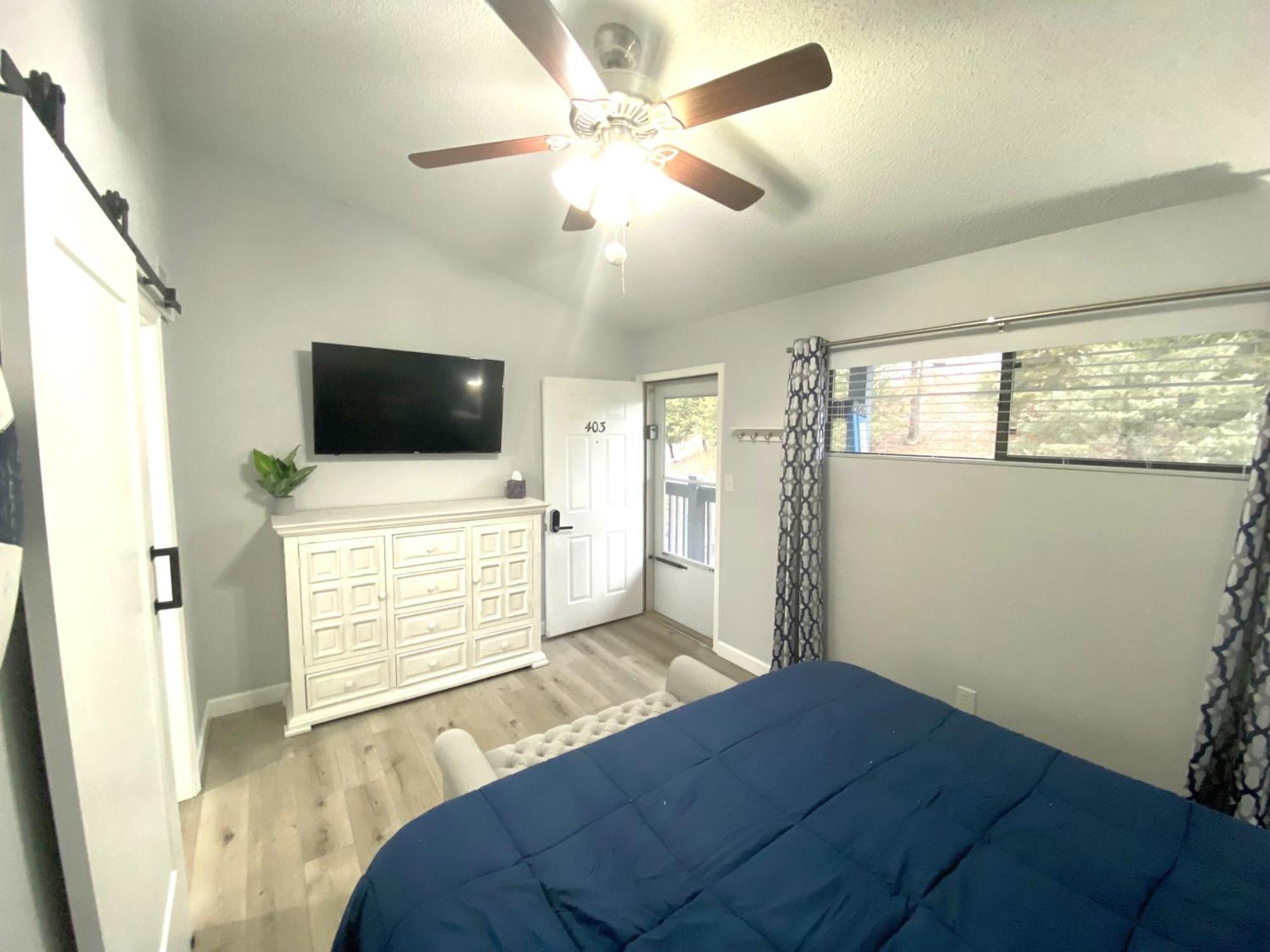 B Lakefront! Remodeled, Boat Slip, Patio Views, Pool, Boat Ramp, Wifi Osage Beach Luaran gambar