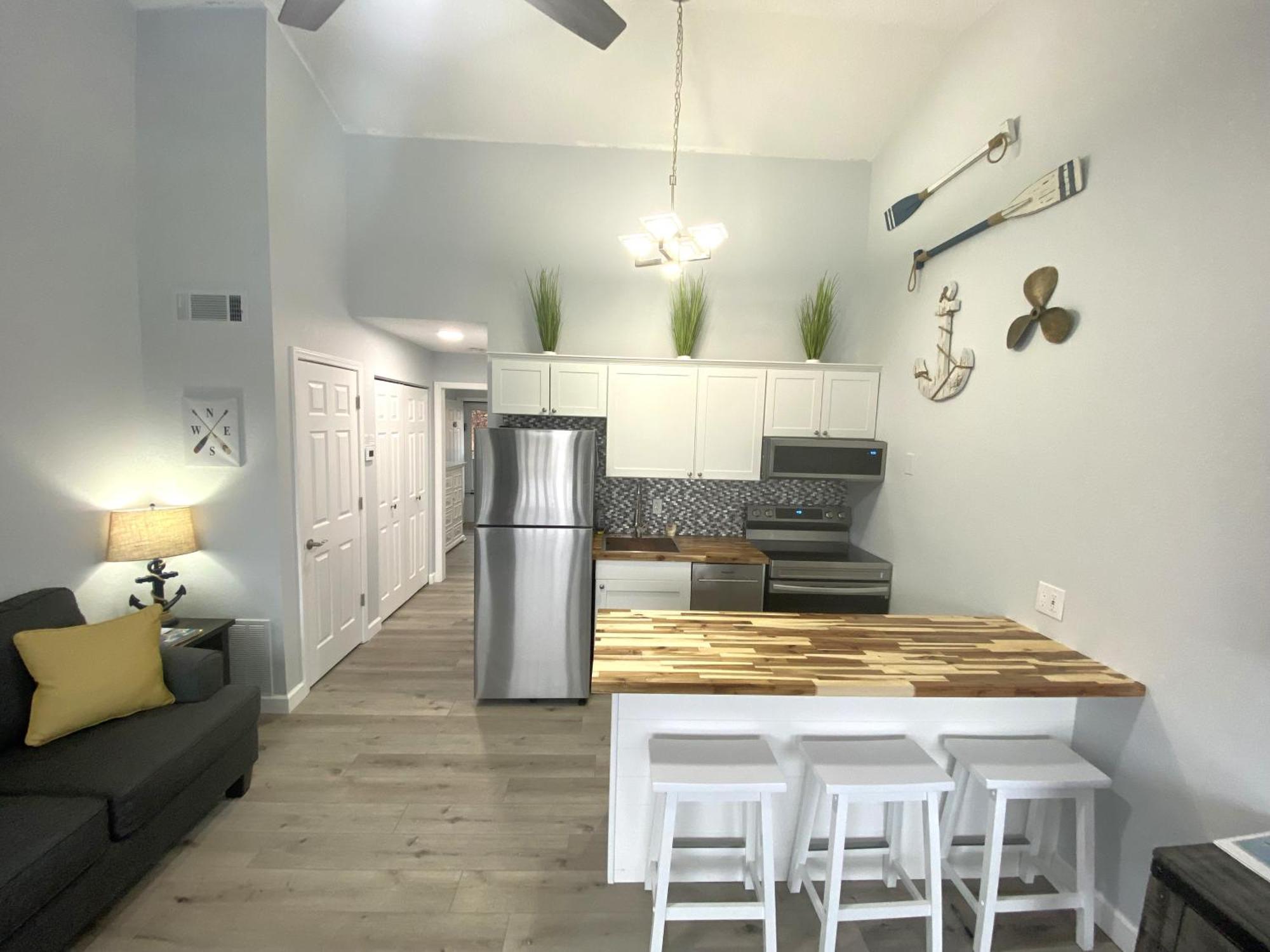 B Lakefront! Remodeled, Boat Slip, Patio Views, Pool, Boat Ramp, Wifi Osage Beach Luaran gambar