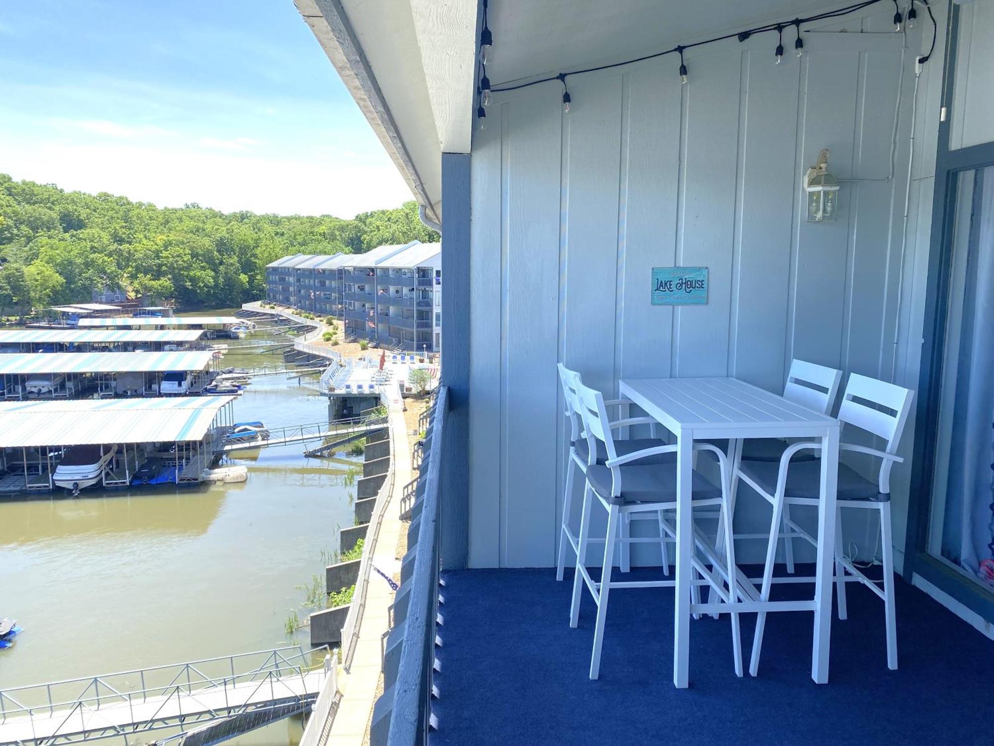 B Lakefront! Remodeled, Boat Slip, Patio Views, Pool, Boat Ramp, Wifi Osage Beach Luaran gambar