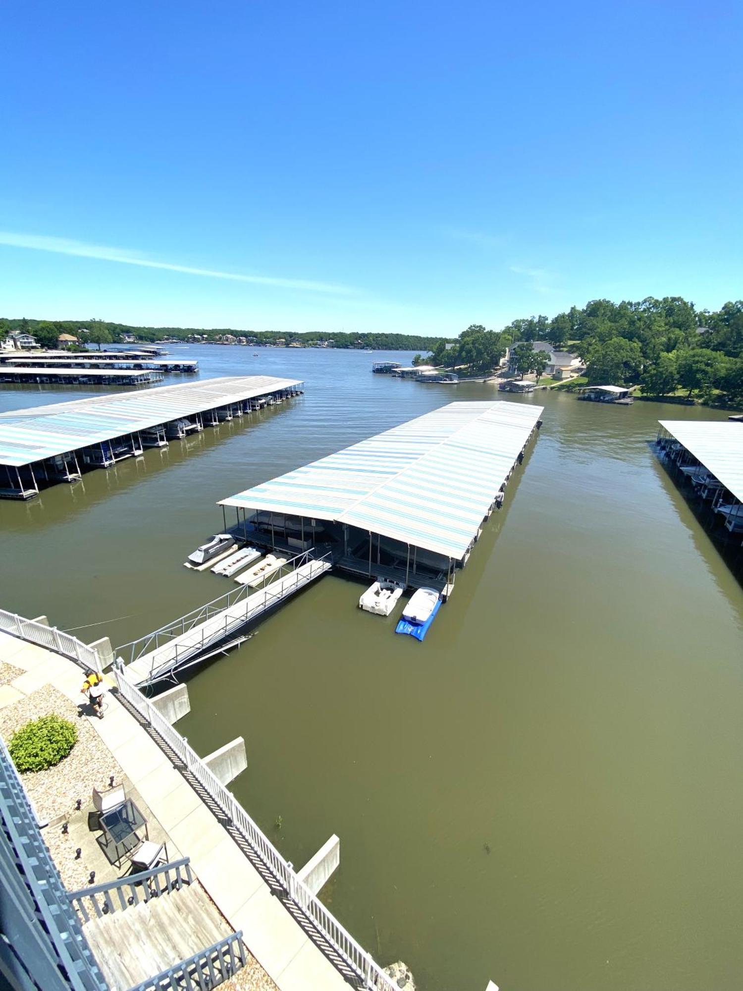 B Lakefront! Remodeled, Boat Slip, Patio Views, Pool, Boat Ramp, Wifi Osage Beach Luaran gambar