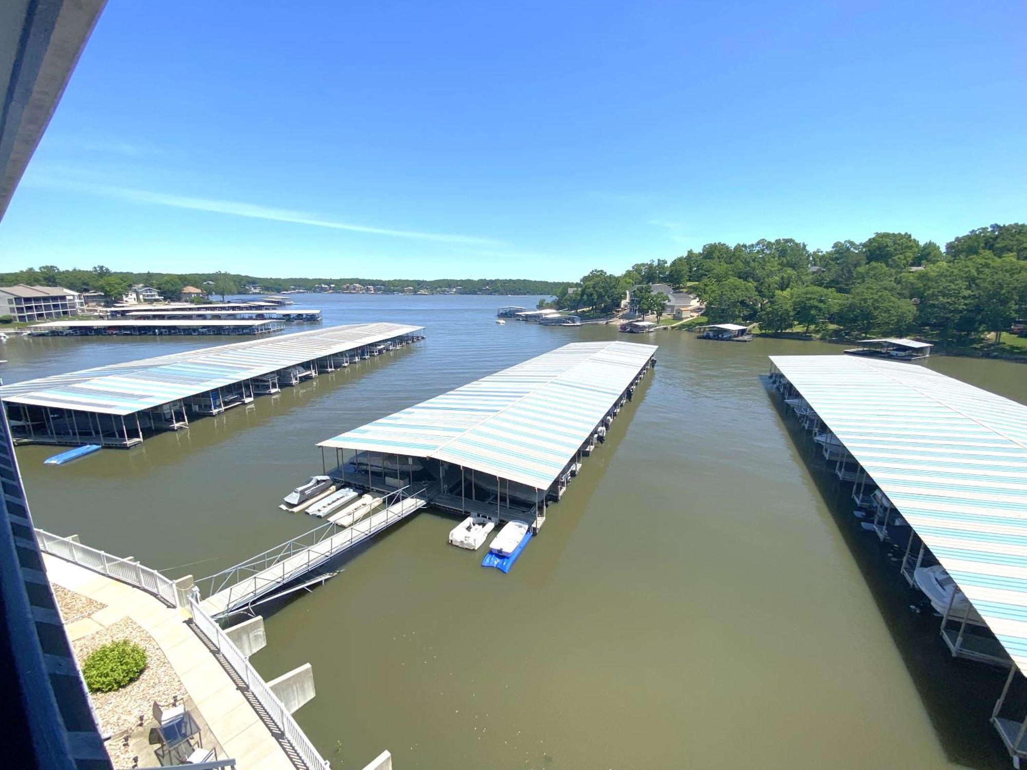 B Lakefront! Remodeled, Boat Slip, Patio Views, Pool, Boat Ramp, Wifi Osage Beach Luaran gambar