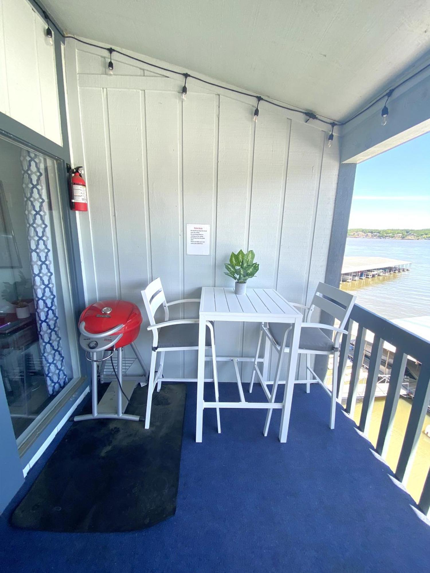B Lakefront! Remodeled, Boat Slip, Patio Views, Pool, Boat Ramp, Wifi Osage Beach Luaran gambar
