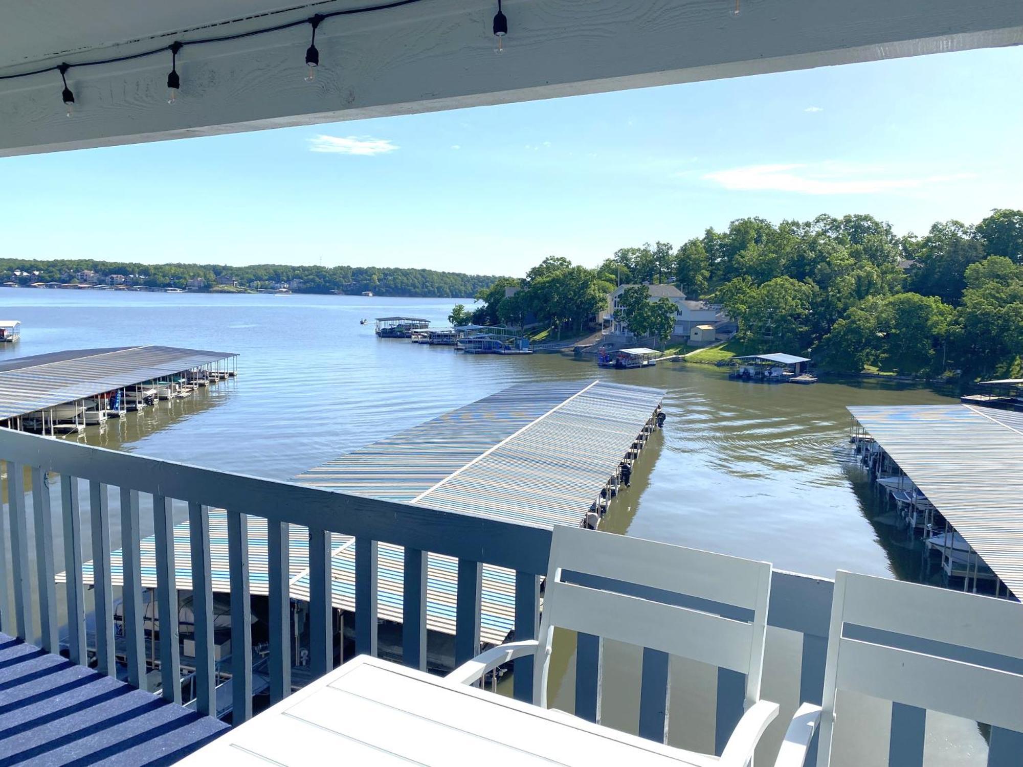 B Lakefront! Remodeled, Boat Slip, Patio Views, Pool, Boat Ramp, Wifi Osage Beach Luaran gambar