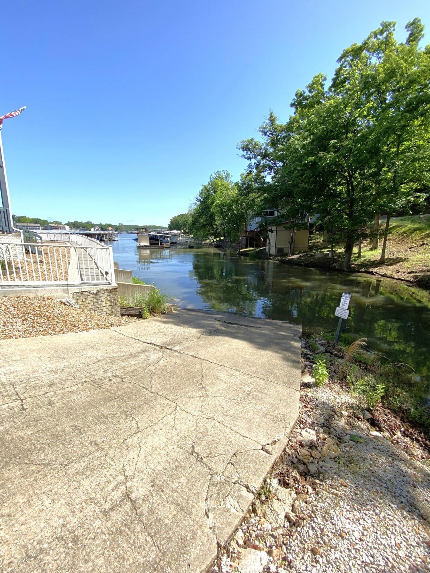 B Lakefront! Remodeled, Boat Slip, Patio Views, Pool, Boat Ramp, Wifi Osage Beach Luaran gambar