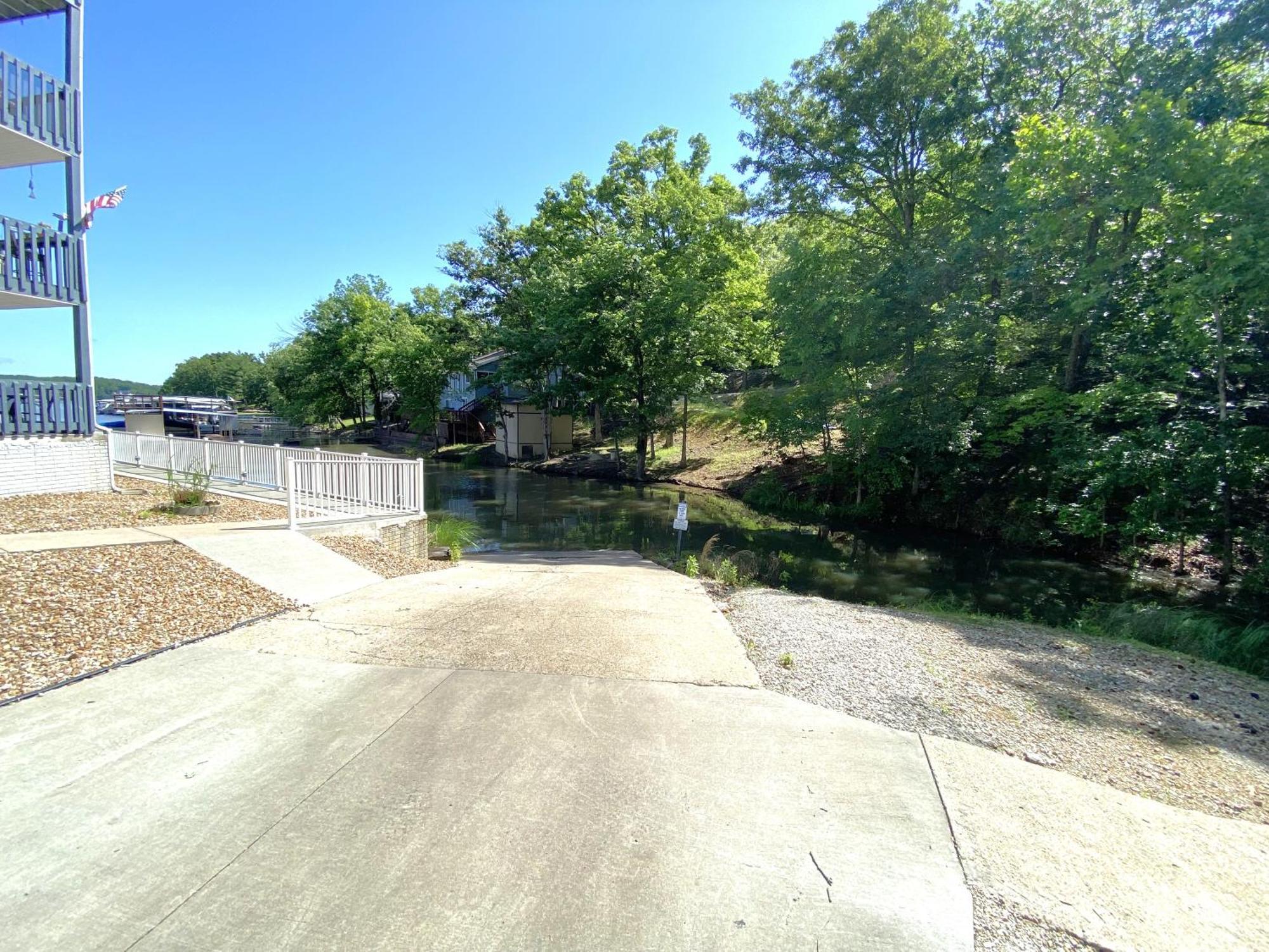 B Lakefront! Remodeled, Boat Slip, Patio Views, Pool, Boat Ramp, Wifi Osage Beach Luaran gambar